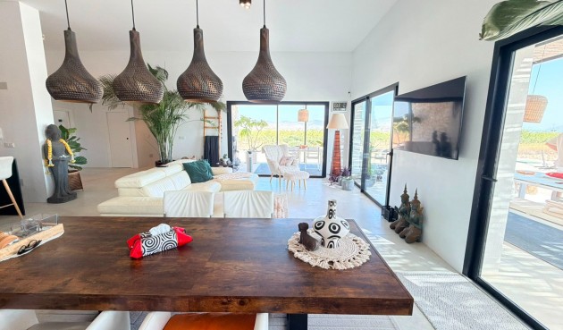 Resale - Villa -
Pinoso - Inland