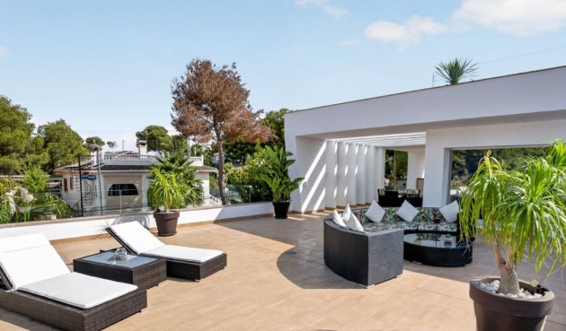 Resale - Villa -
Pinar de Campoverde - Inland