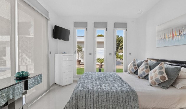 Resale - Villa -
Pinar de Campoverde - Inland