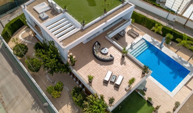 Resale - Villa -
Pinar de Campoverde - Inland