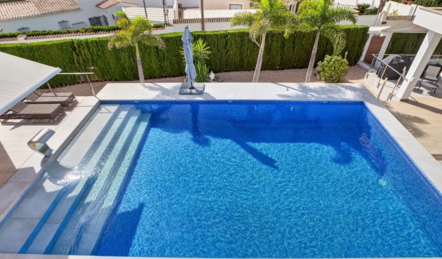 Resale - Villa -
Pinar de Campoverde - Inland