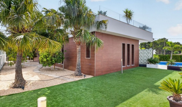 Resale - Villa -
Pinar de Campoverde - Inland