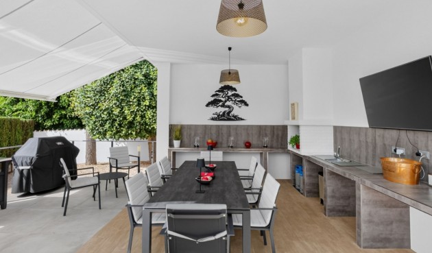 Resale - Villa -
Pinar de Campoverde - Inland