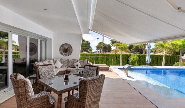 Resale - Villa -
Pinar de Campoverde - Inland