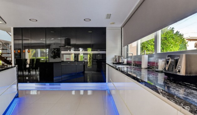 Resale - Villa -
Pinar de Campoverde - Inland