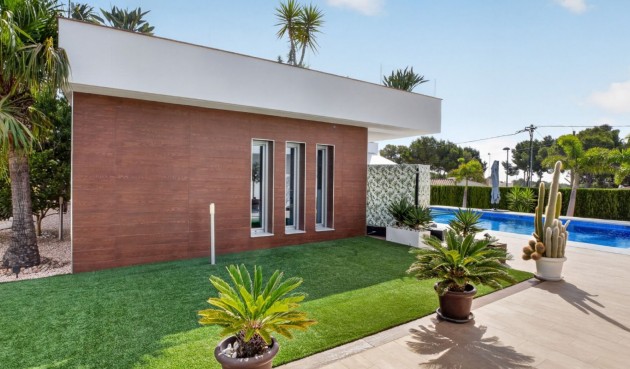 Resale - Villa -
Pinar de Campoverde - Inland