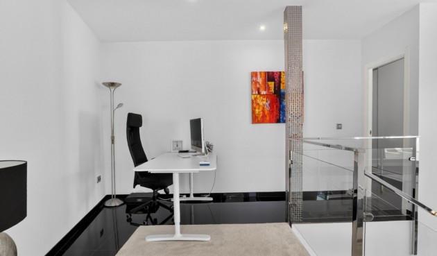 Resale - Villa -
Pinar de Campoverde - Inland