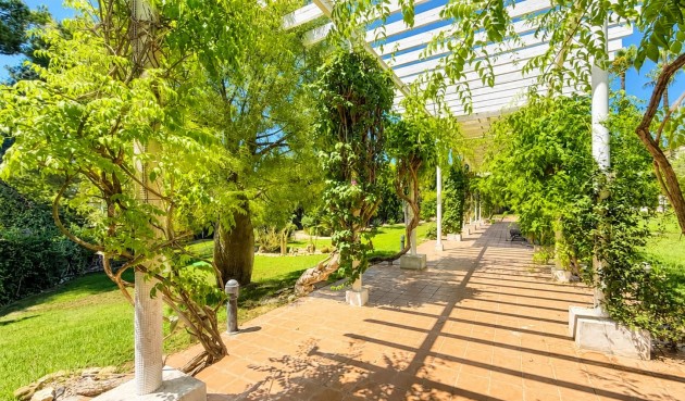 Resale - Villa -
Villamartin - Costa Blanca