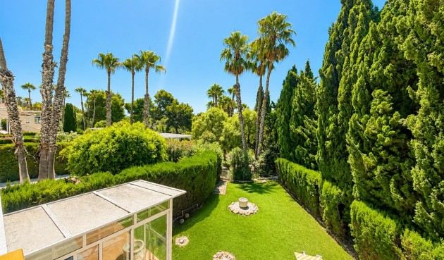 Resale - Villa -
Villamartin - Costa Blanca
