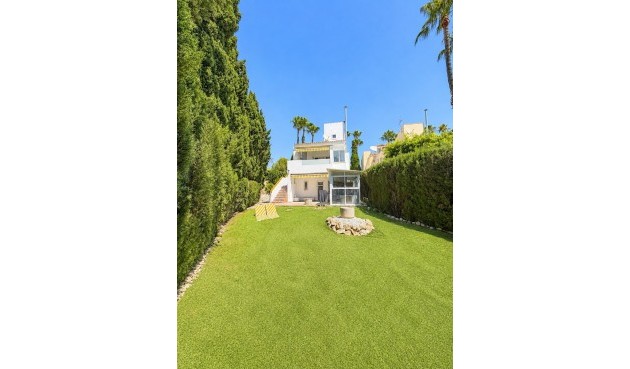 Resale - Villa -
Villamartin - Costa Blanca