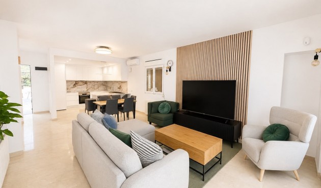 Resale - Villa -
Villamartin - Costa Blanca
