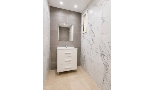 Resale - Villa -
Villamartin - Costa Blanca