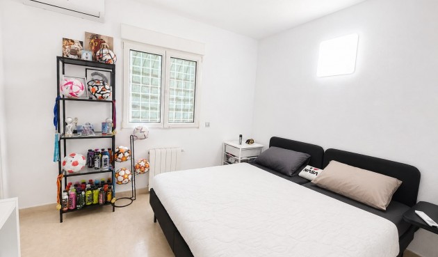 Resale - Villa -
Villamartin - Costa Blanca