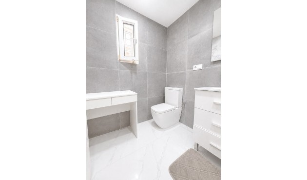 Resale - Villa -
Villamartin - Costa Blanca
