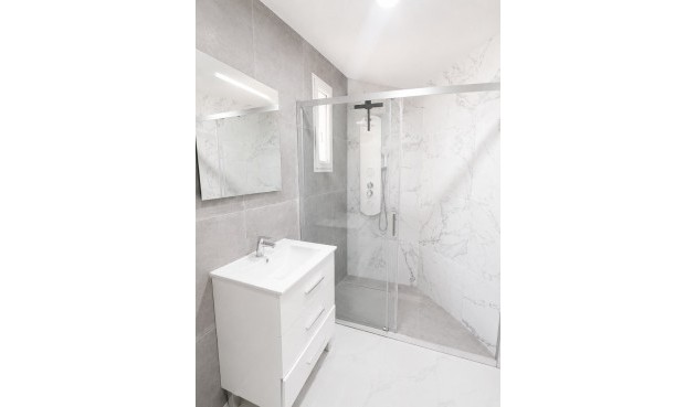 Resale - Villa -
Villamartin - Costa Blanca