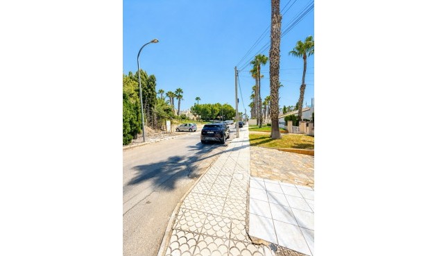 Resale - Villa -
Villamartin - Costa Blanca