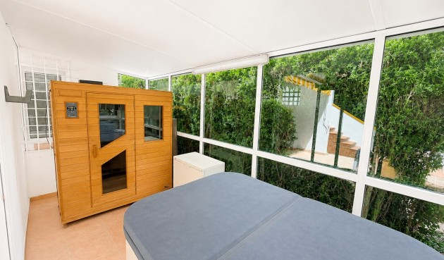 Resale - Villa -
Villamartin - Costa Blanca