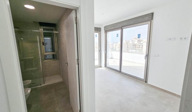 Resale - Penthouse -
Torrevieja - Paseo Maritimo