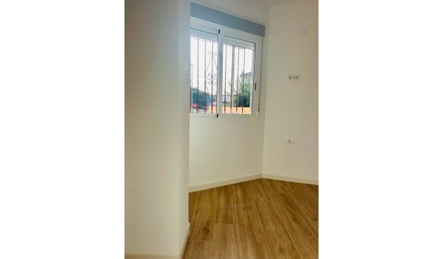 Resale - Apartment -
Pilar de la Horadada - Torre De La Horadada