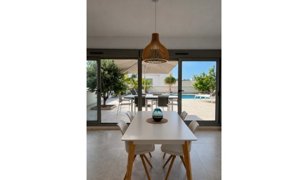 Resale - Villa -
San Miguel de Salinas - Inland