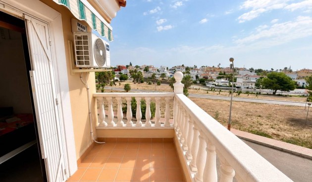 Resale - Villa -
Villamartin - Costa Blanca