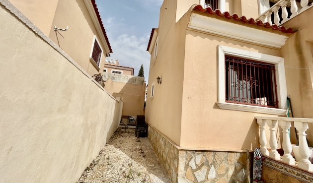 Resale - Villa -
Villamartin - Costa Blanca