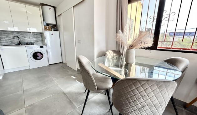Resale - Villa -
Villamartin - Costa Blanca