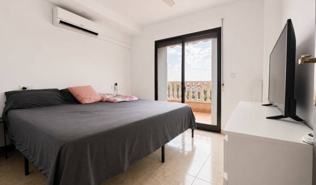 Resale - Villa -
Villamartin - Costa Blanca