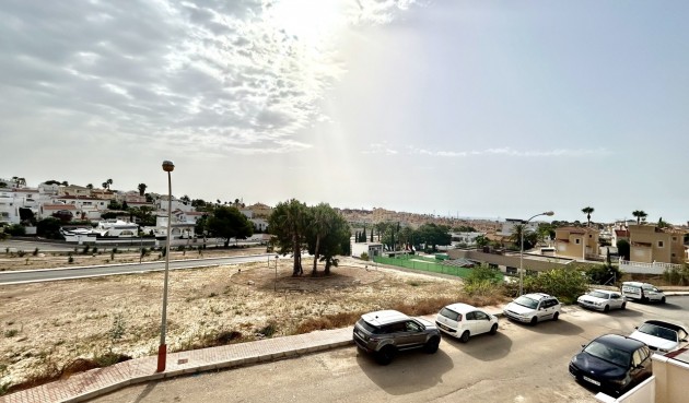 Resale - Villa -
Villamartin - Costa Blanca