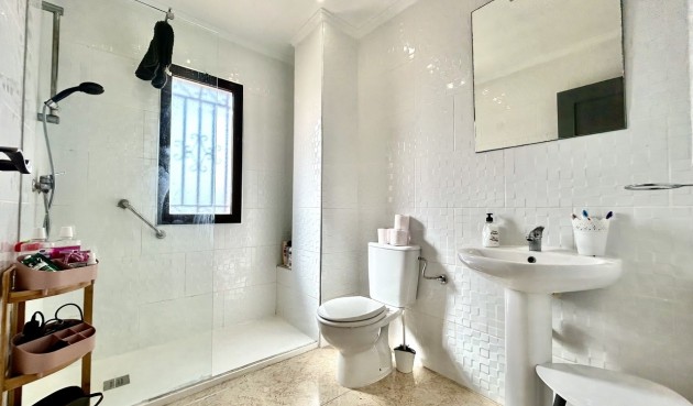 Resale - Villa -
Villamartin - Costa Blanca