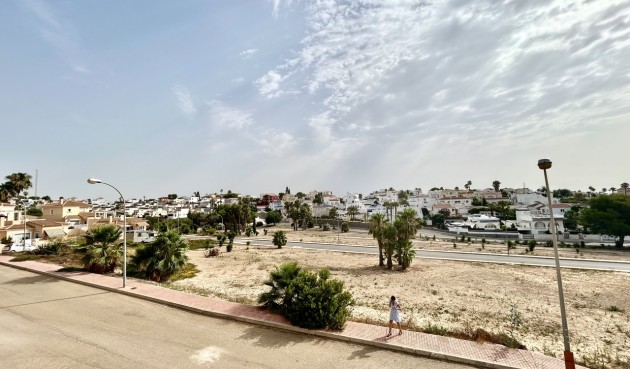 Resale - Villa -
Villamartin - Costa Blanca