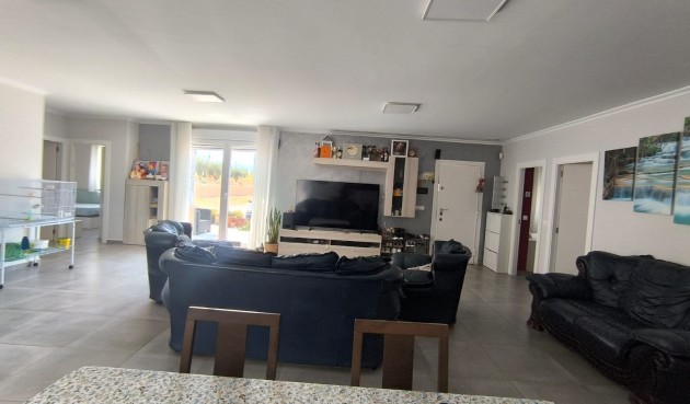 Resale - Villa -
Pinoso - Inland