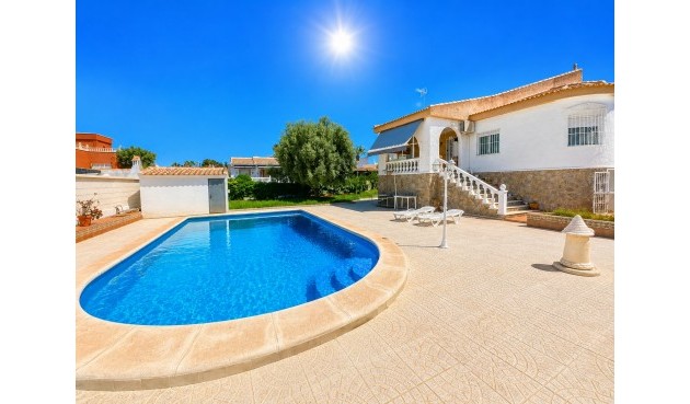 Resale - Villa -
Torrevieja - Costa Blanca