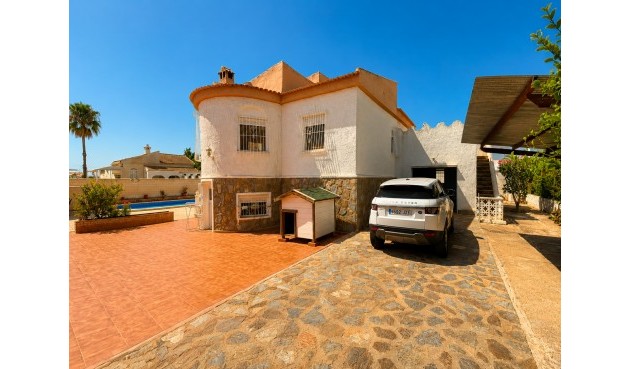 Resale - Villa -
Torrevieja - Costa Blanca