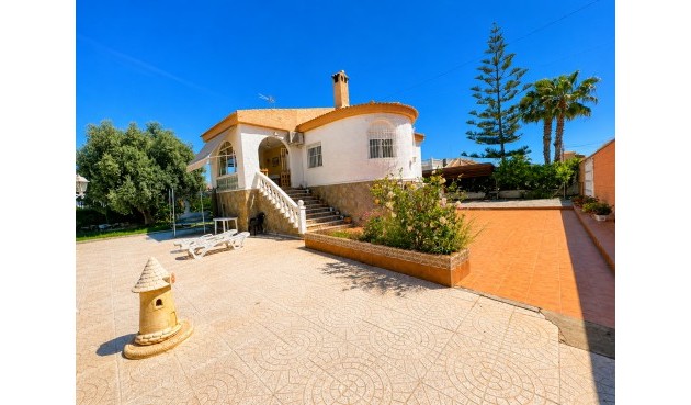 Resale - Villa -
Torrevieja - Costa Blanca