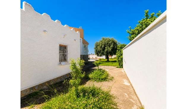 Resale - Villa -
Torrevieja - Costa Blanca
