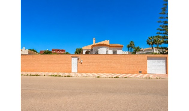 Resale - Villa -
Torrevieja - Costa Blanca