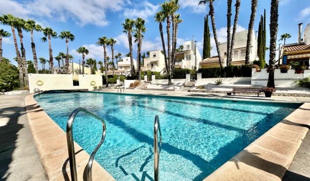 Brukt - Villa -
Villamartin - Costa Blanca