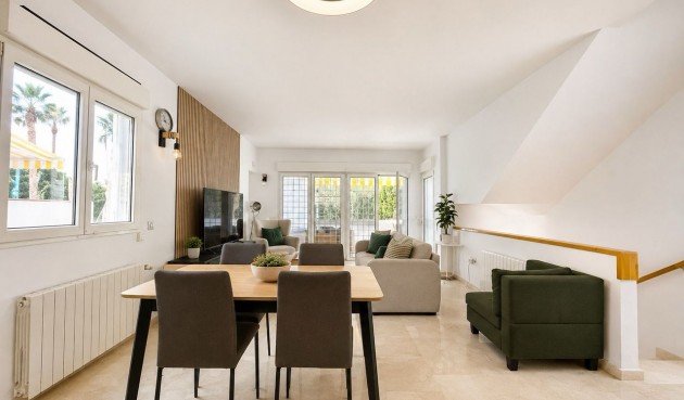 Brukt - Villa -
Villamartin - Costa Blanca