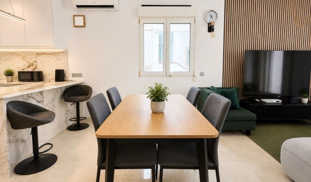 Brukt - Villa -
Villamartin - Costa Blanca