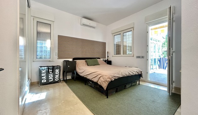 Brukt - Villa -
Villamartin - Costa Blanca