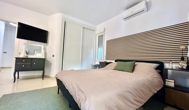 Brukt - Villa -
Villamartin - Costa Blanca