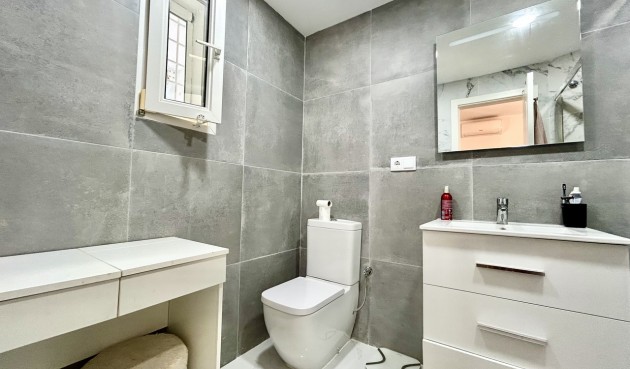 Brukt - Villa -
Villamartin - Costa Blanca