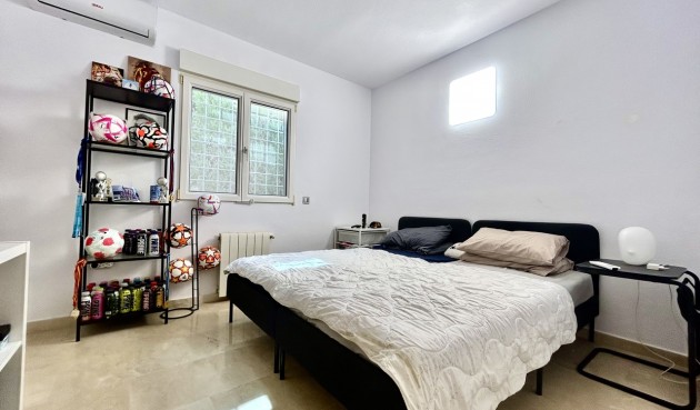 Brukt - Villa -
Villamartin - Costa Blanca