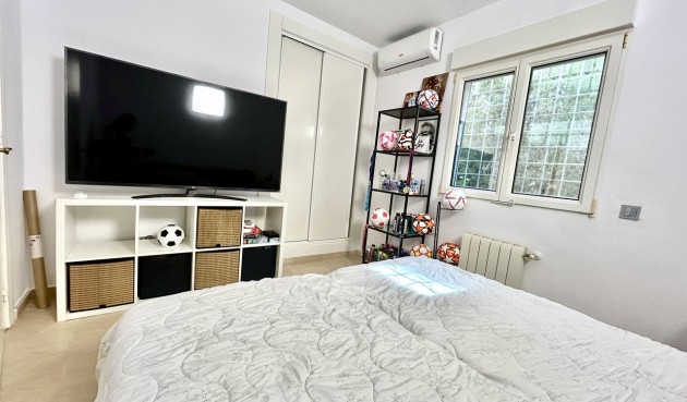 Brukt - Villa -
Villamartin - Costa Blanca