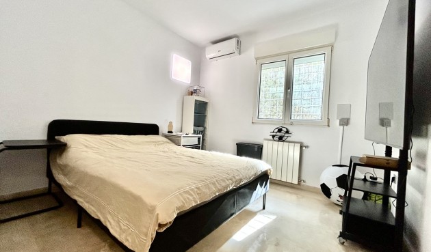 Brukt - Villa -
Villamartin - Costa Blanca