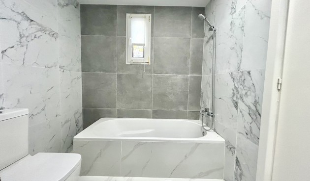 Brukt - Villa -
Villamartin - Costa Blanca