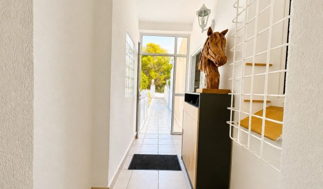 Brukt - Villa -
Villamartin - Costa Blanca
