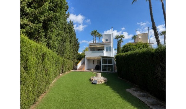 Brukt - Villa -
Villamartin - Costa Blanca