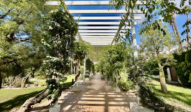 Brukt - Villa -
Villamartin - Costa Blanca